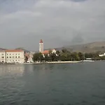 Meri * Τρογκίρ